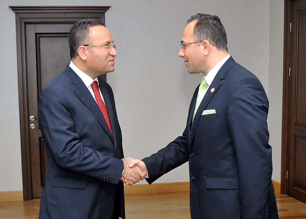 Adalet Bakanı Bekir Bozdağ ile birlikte Adalet Bakanı Bekir Bozdağ ile birlikte