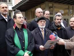 Cumhurbaşkanı Başdanışmanı General Adnan Tanrıverdi ile birlikte İstanbul Sultanahmet Adliyesi önünde basın açıklamasında